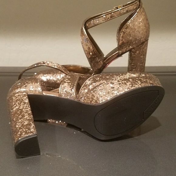 NEW GUESS Strappy Platforms - Picture 3 of 3